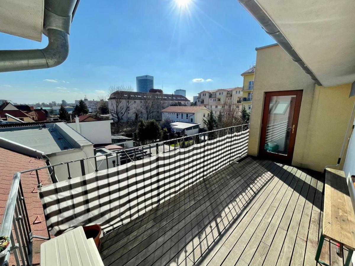 ברטיסלאבה Beautiful And Romantic Penthouse With Two Terraces מראה חיצוני תמונה