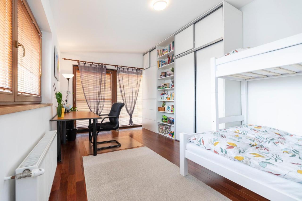 ברטיסלאבה Beautiful And Romantic Penthouse With Two Terraces מראה חיצוני תמונה