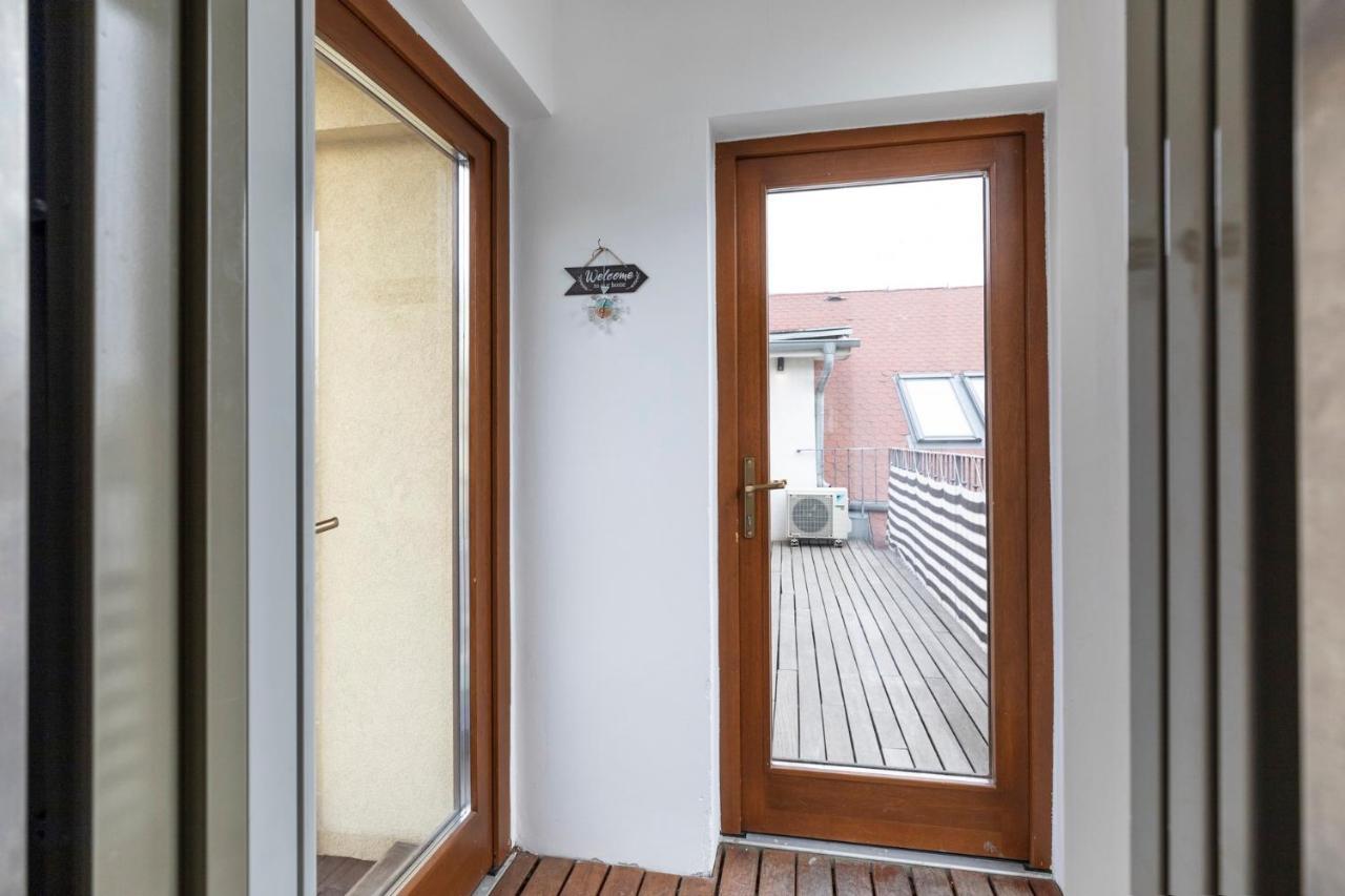 ברטיסלאבה Beautiful And Romantic Penthouse With Two Terraces מראה חיצוני תמונה